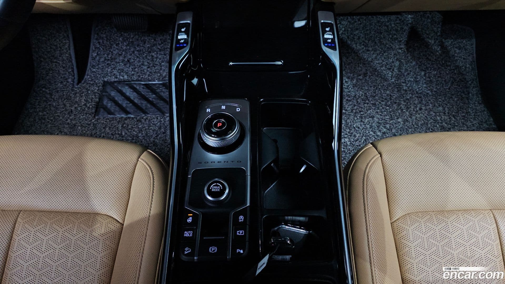 Main__Slider__Photo:Sorento Kia 2020.6-8