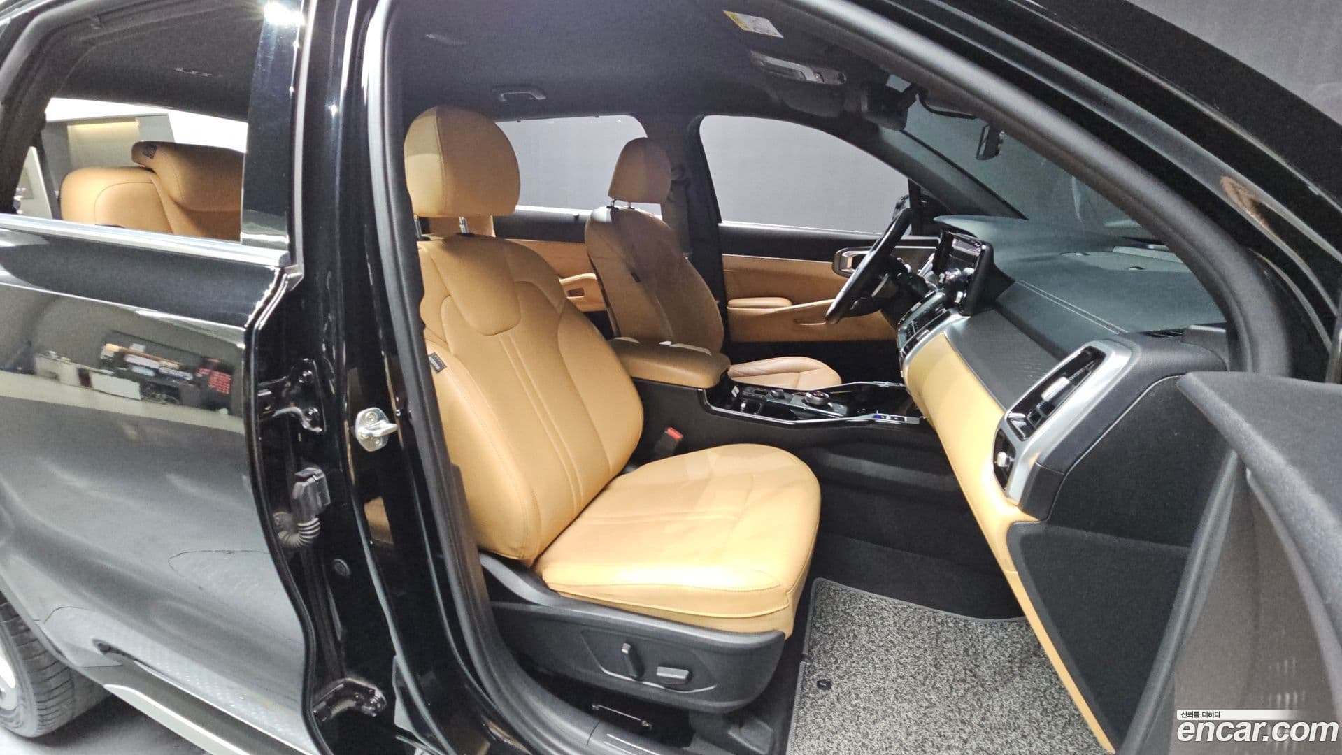 Main__Slider__Photo:Sorento Kia 2020.6-10