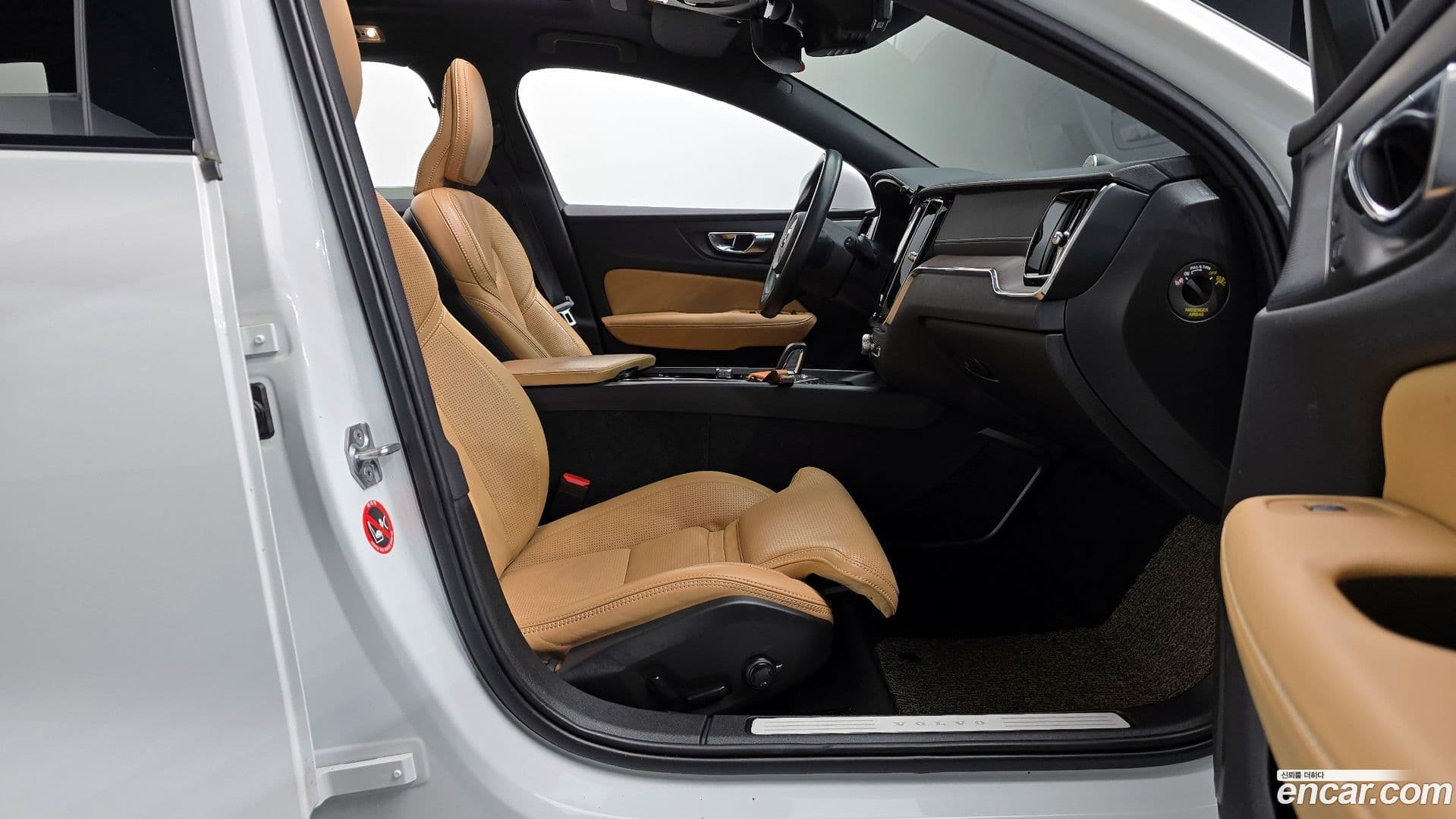 Main__Slider__Photo:V60 Volvo 2020.8-10