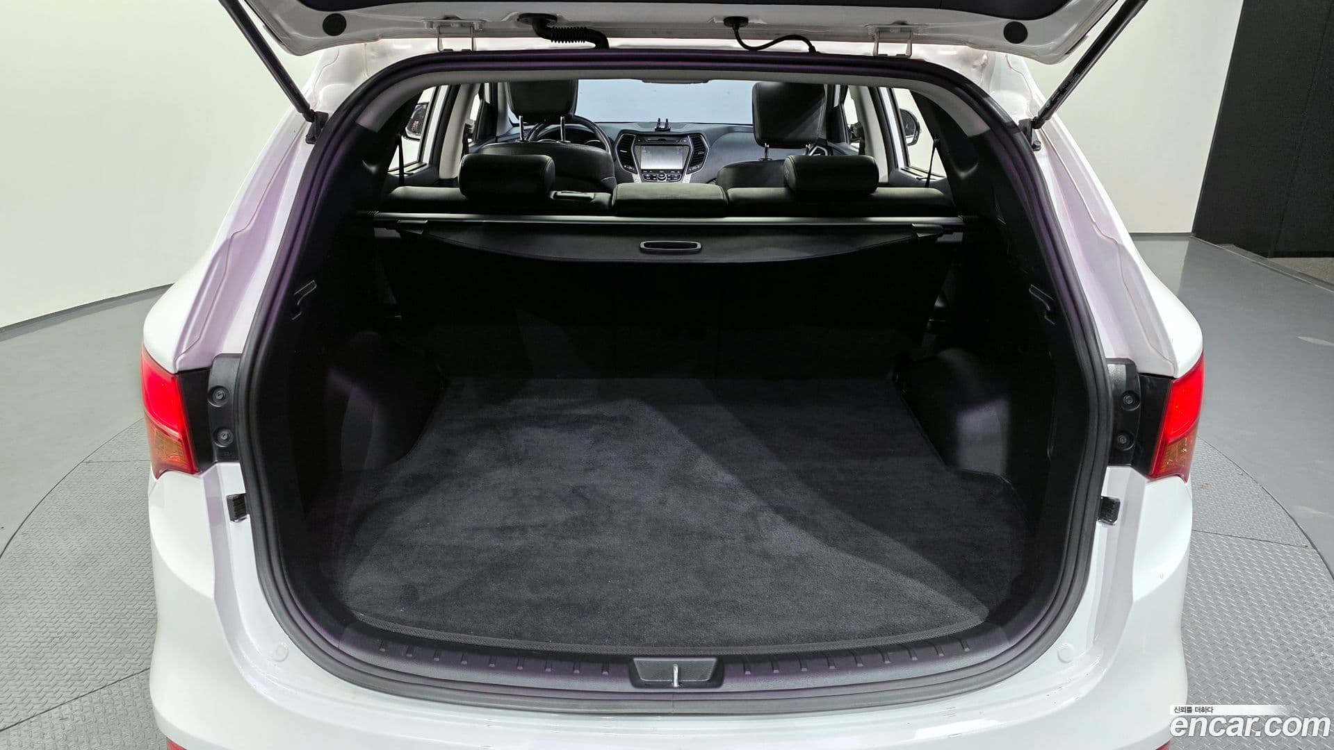 Main__Slider__Photo:Santafe Hyundai 2014.2-19