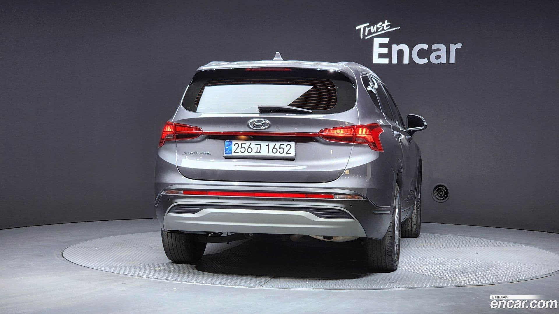 Main__Slider__Photo:Santafe Hyundai 2021.2-3