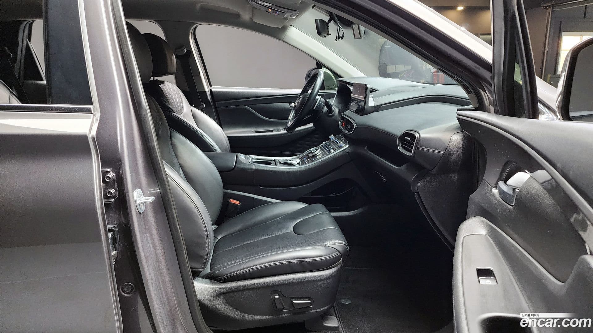 Main__Slider__Photo:Santafe Hyundai 2021.2-9