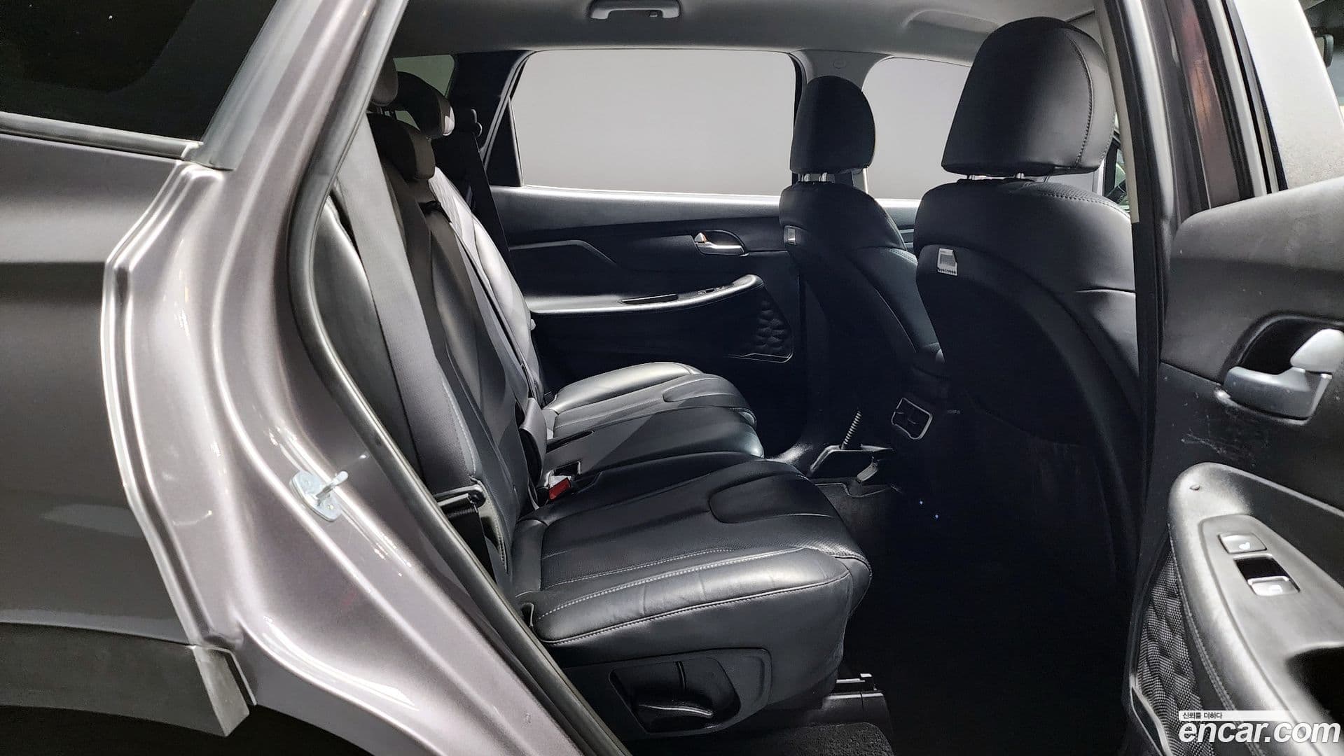 Main__Slider__Photo:Santafe Hyundai 2021.2-11