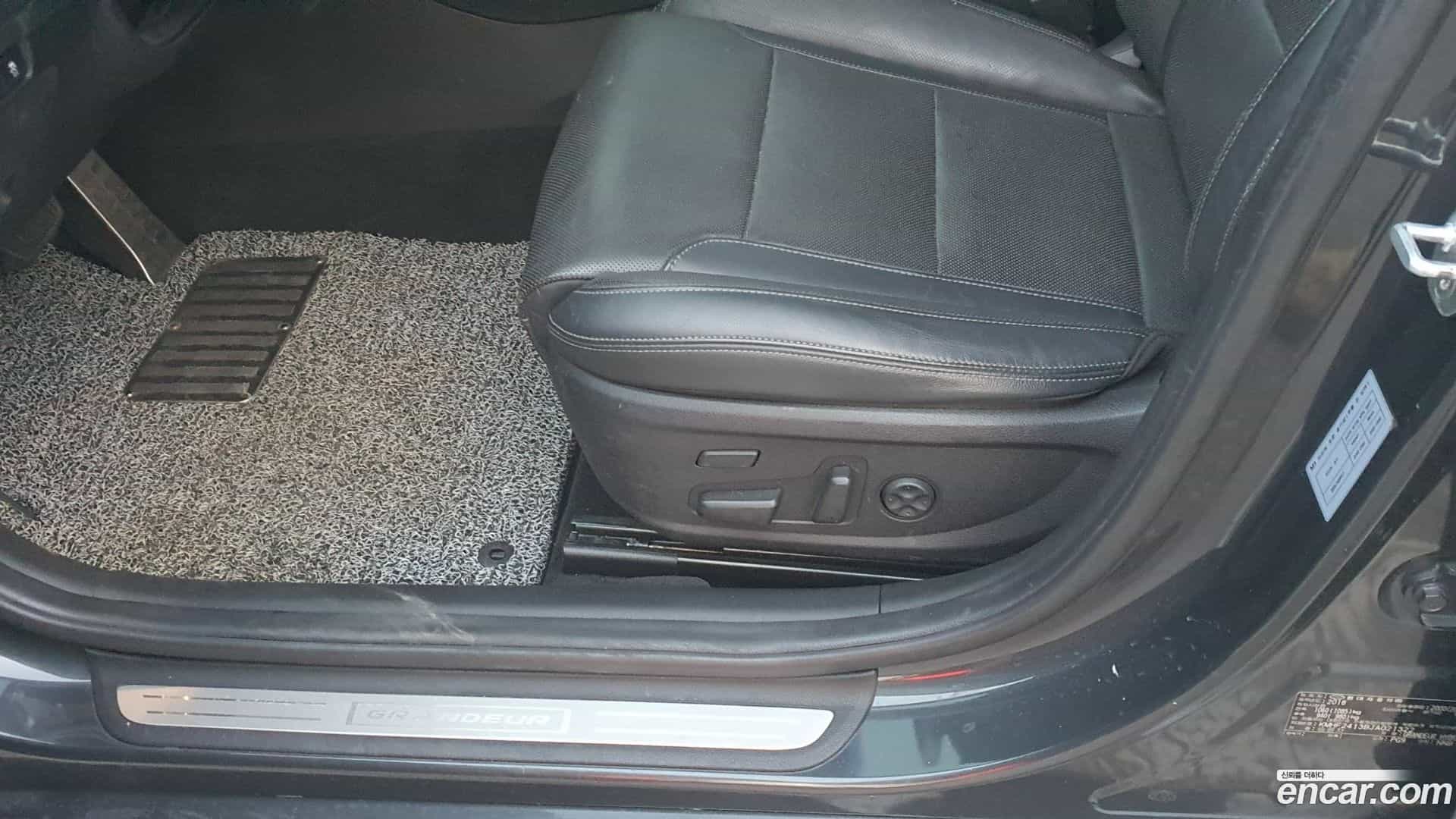 Grandeur Hyundai 2018.1-INNER-010