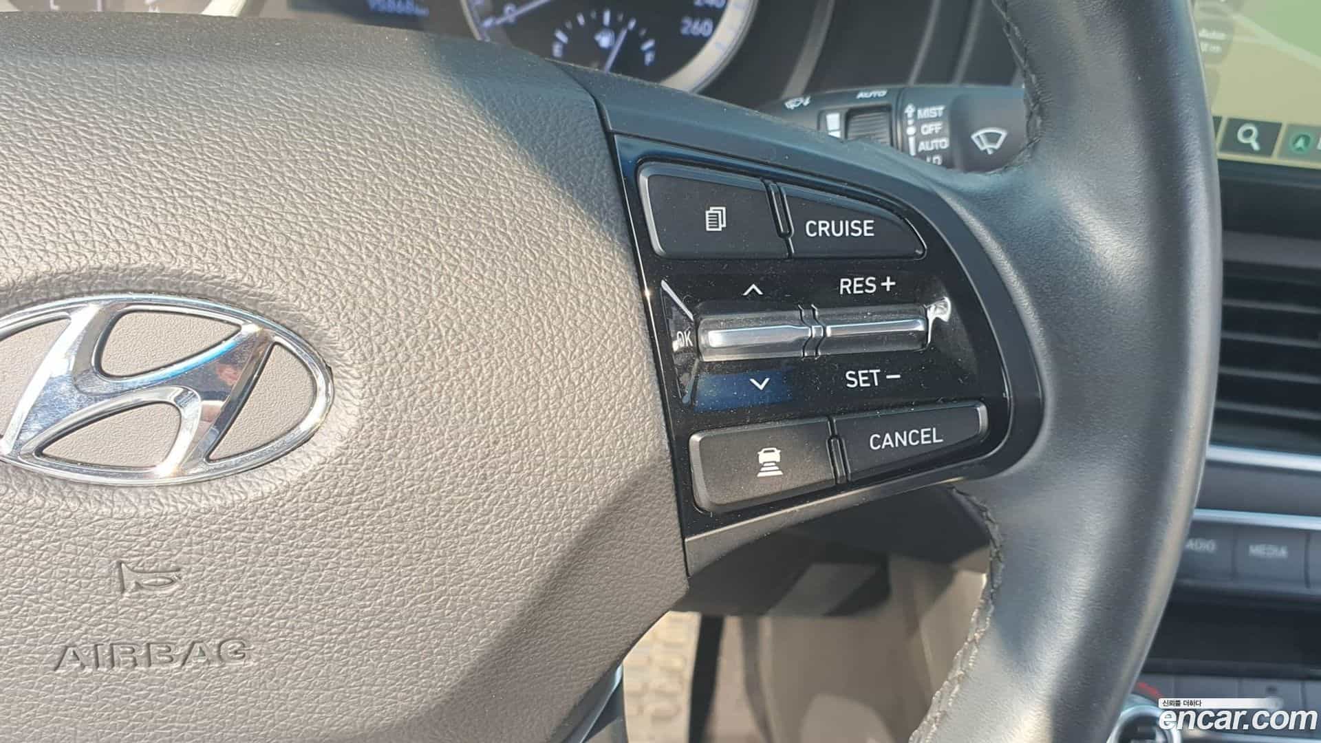 Grandeur Hyundai 2018.1-OPTION-018