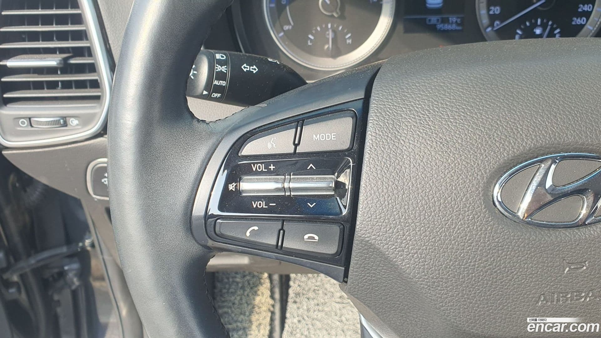 Main__Slider__Photo:Grandeur Hyundai 2018.1-15