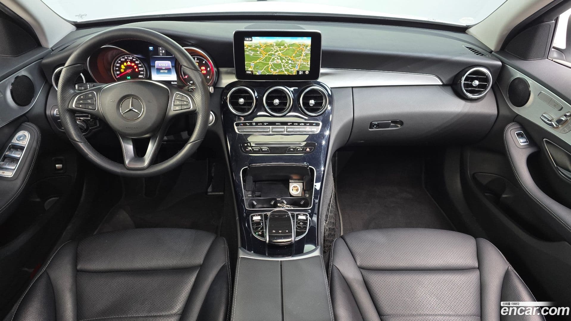 Main__Slider__Photo:C-Class Mercedes-Benz 2016.11-6