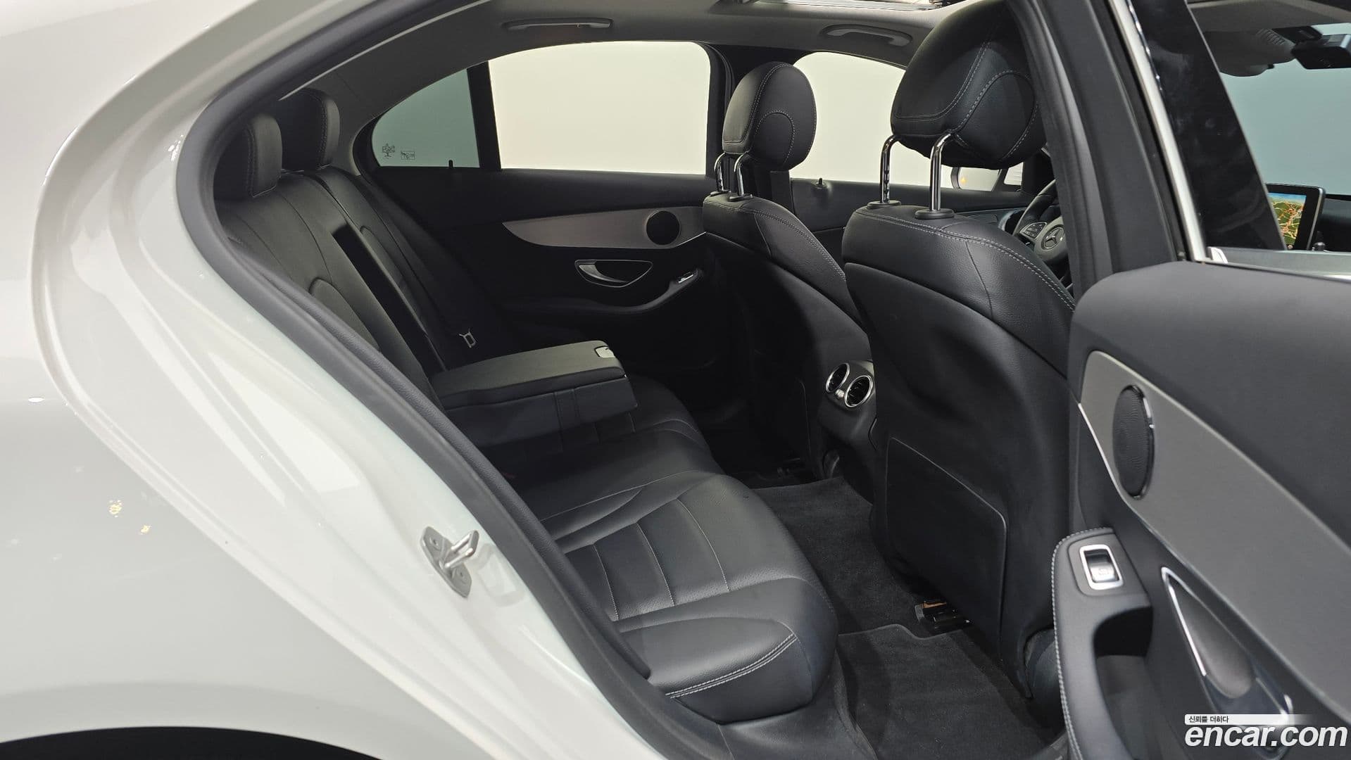 Main__Slider__Photo:C-Class Mercedes-Benz 2016.11-11