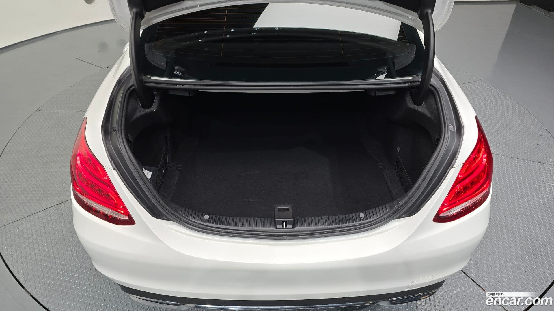 Main__Slider__Photo:C-Class Mercedes-Benz 2016.11-19