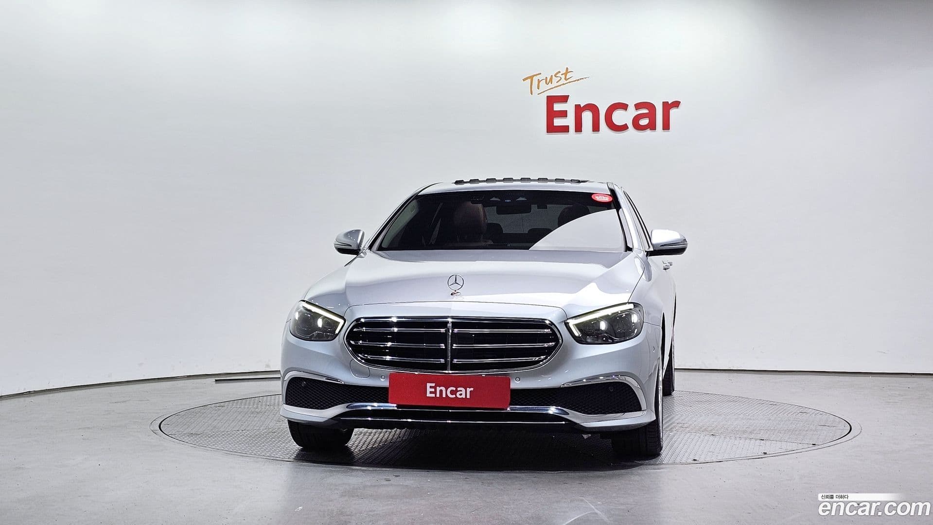 Main__Slider__Photo:E-Class Mercedes-Benz 2021.2-2