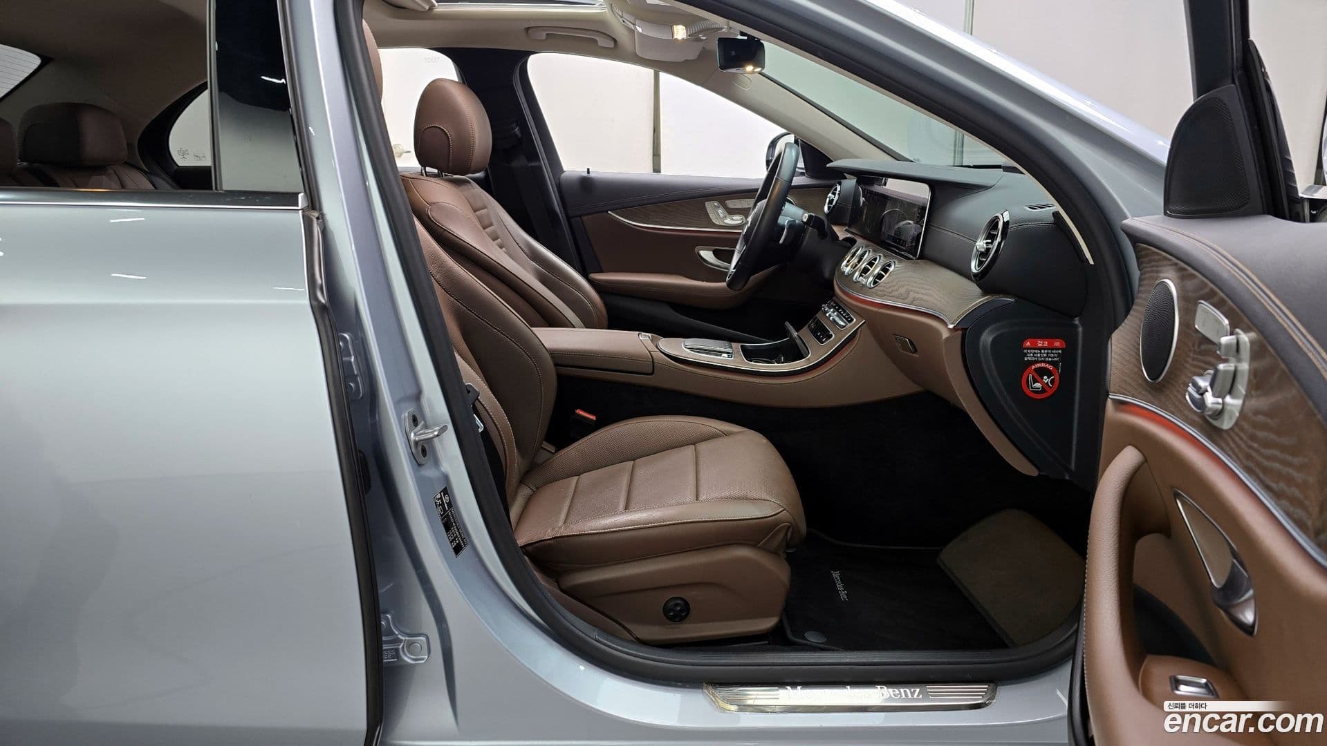 Main__Slider__Photo:E-Class Mercedes-Benz 2021.2-9