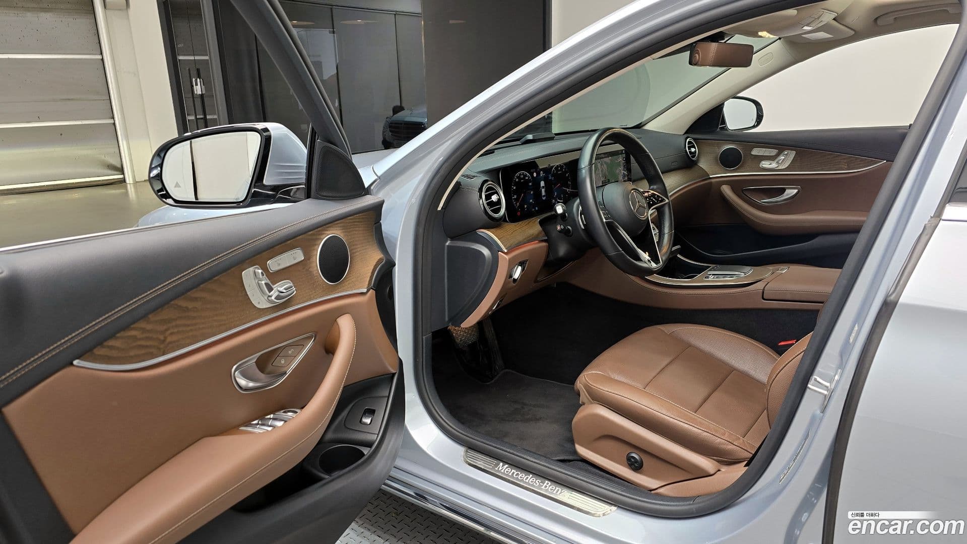 Main__Slider__Photo:E-Class Mercedes-Benz 2021.2-10