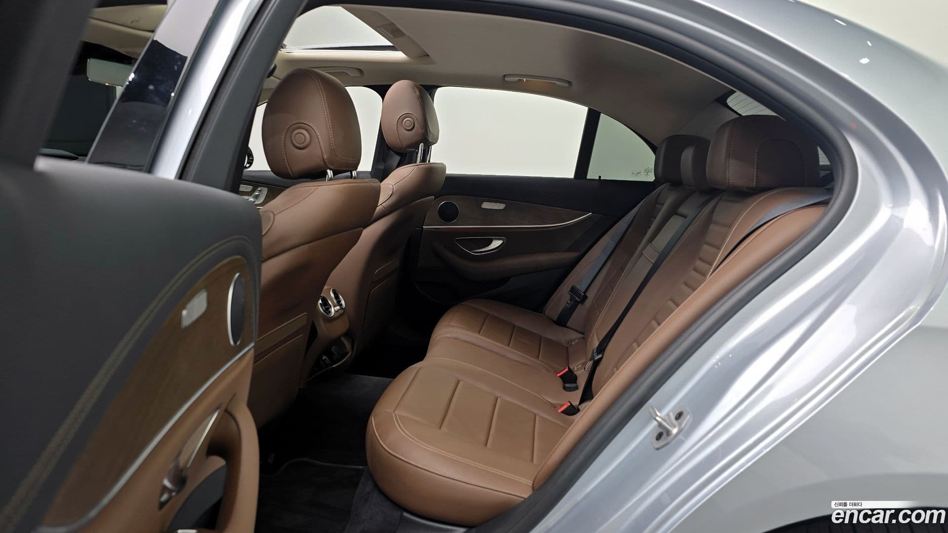 Main__Slider__Photo:E-Class Mercedes-Benz 2021.2-12