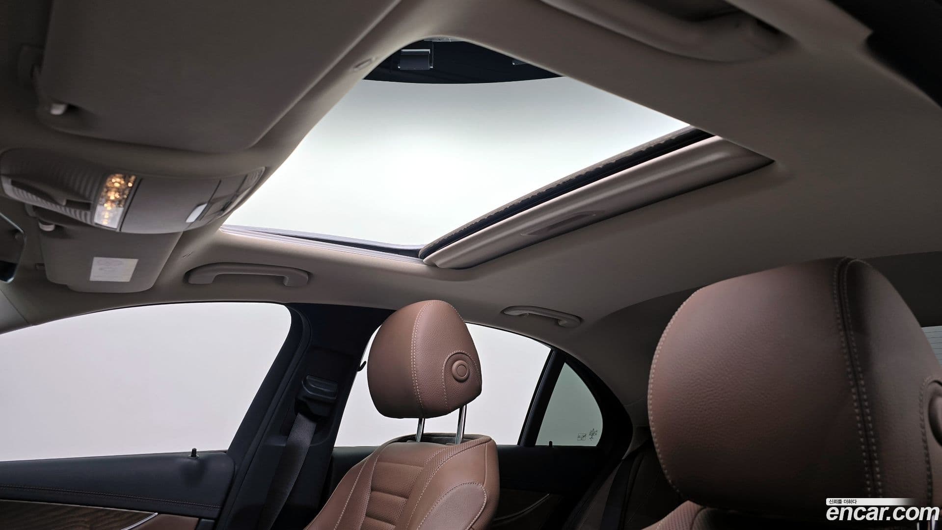 Main__Slider__Photo:E-Class Mercedes-Benz 2021.2-17