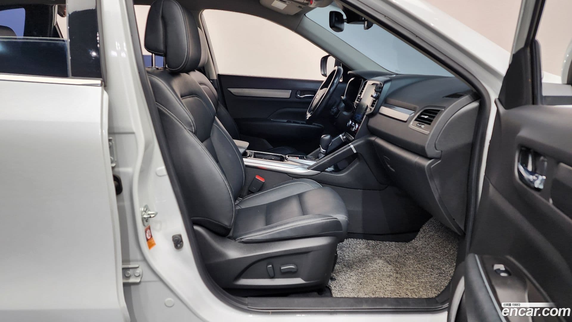 Main__Slider__Photo:QM6 Renault-KoreaSamsung 2019.8-10