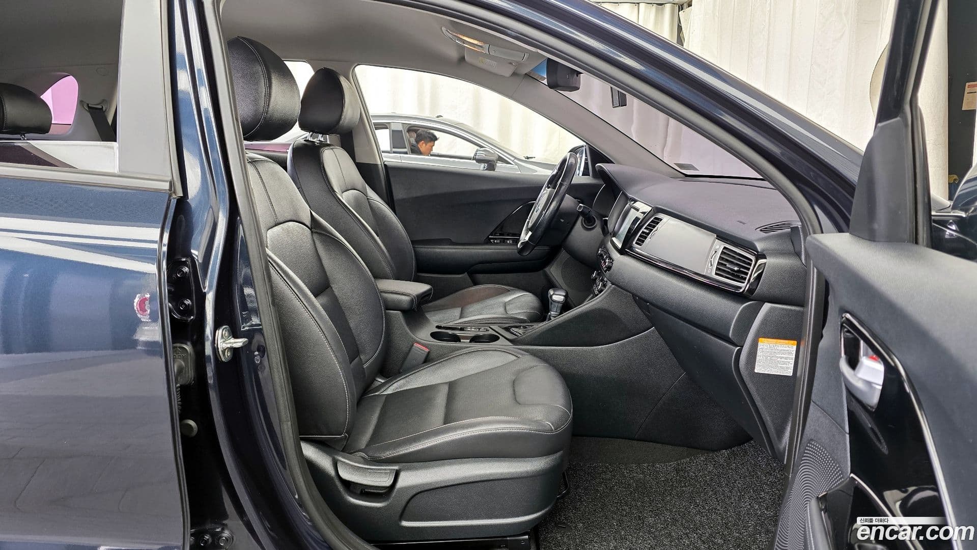 Main__Slider__Photo:Niro Kia 2018.2-10