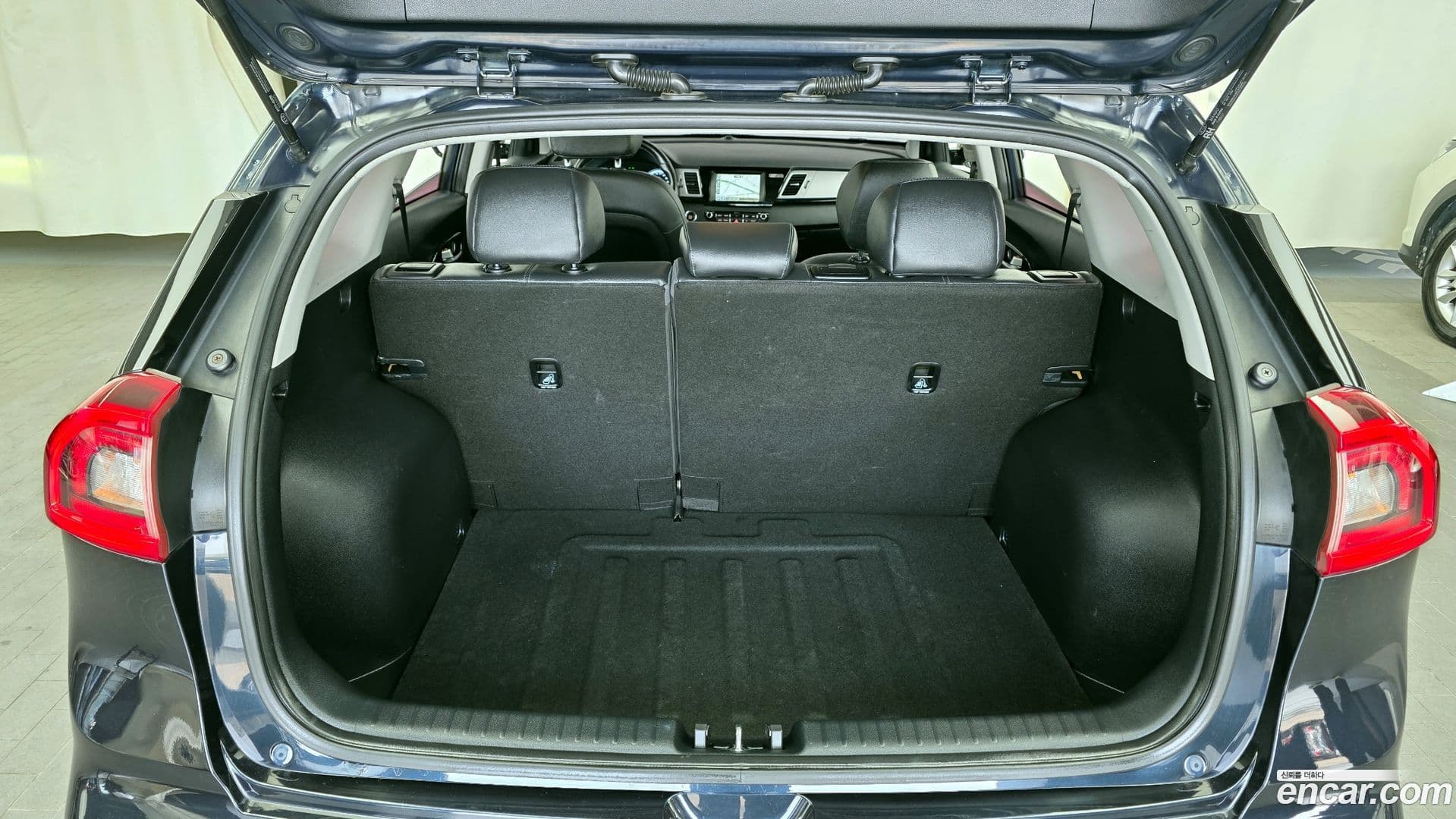 Main__Slider__Photo:Niro Kia 2018.2-19