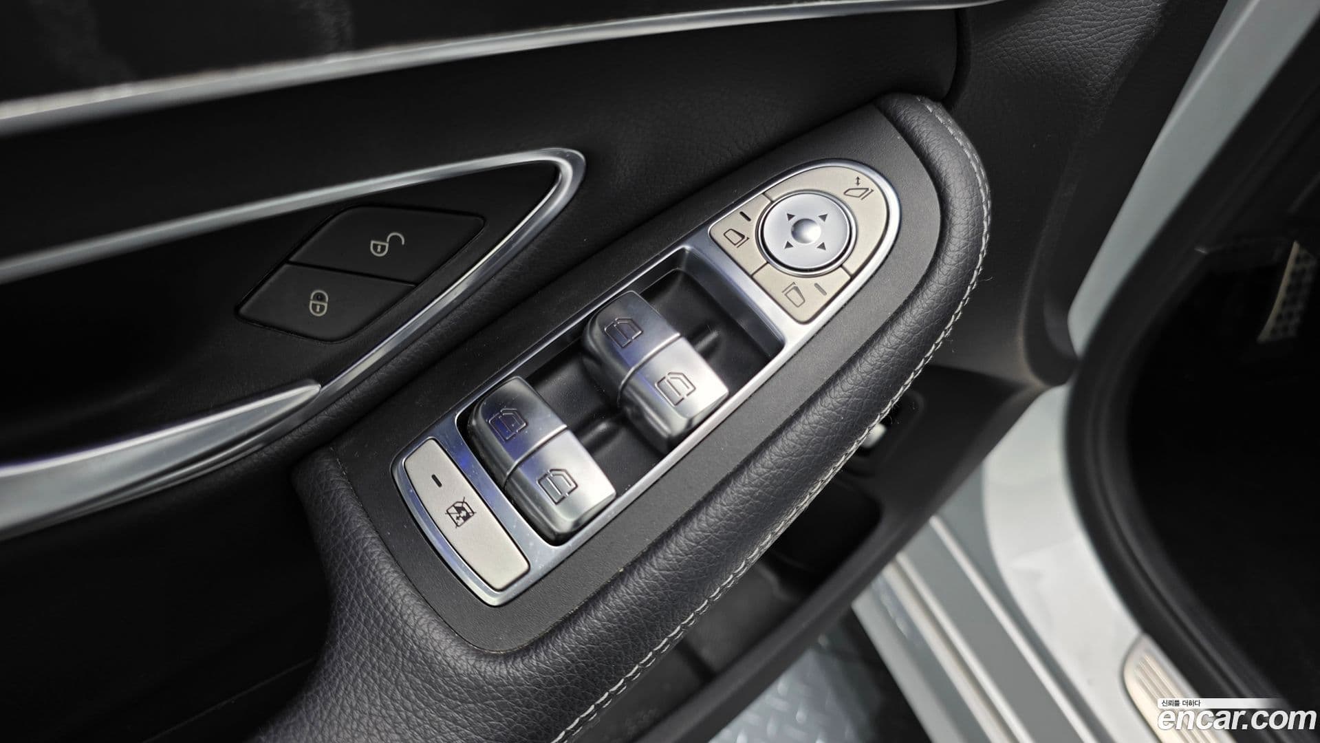 Main__Slider__Photo:C-Class Mercedes-Benz 2019.4-16