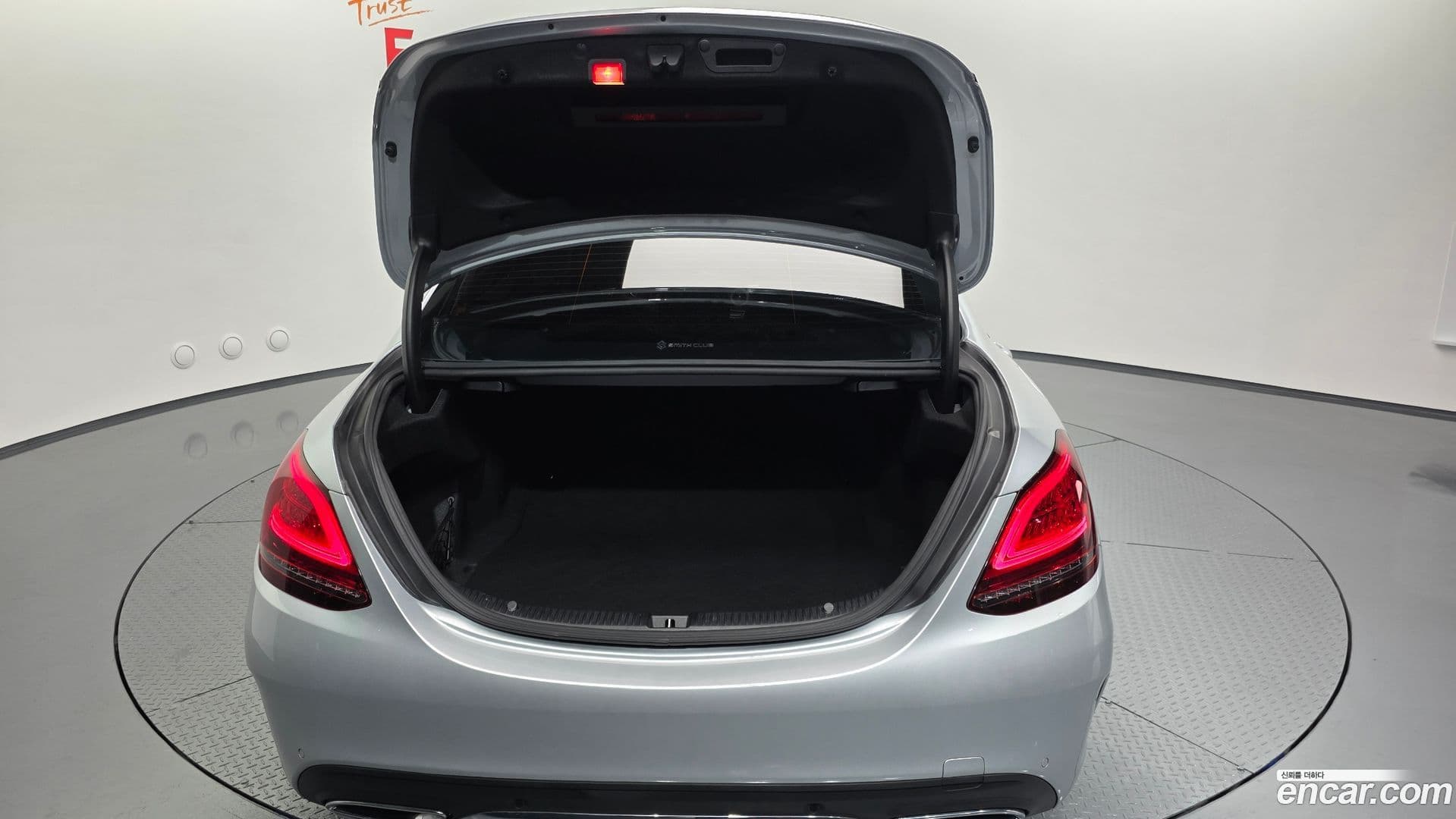 Main__Slider__Photo:C-Class Mercedes-Benz 2019.4-19