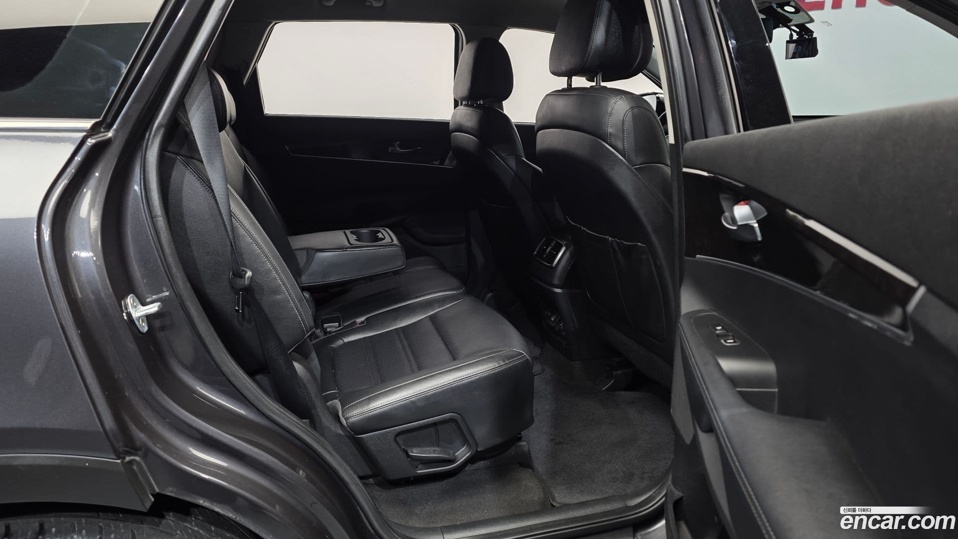 Main__Slider__Photo:Sorento Kia 2016.1-11