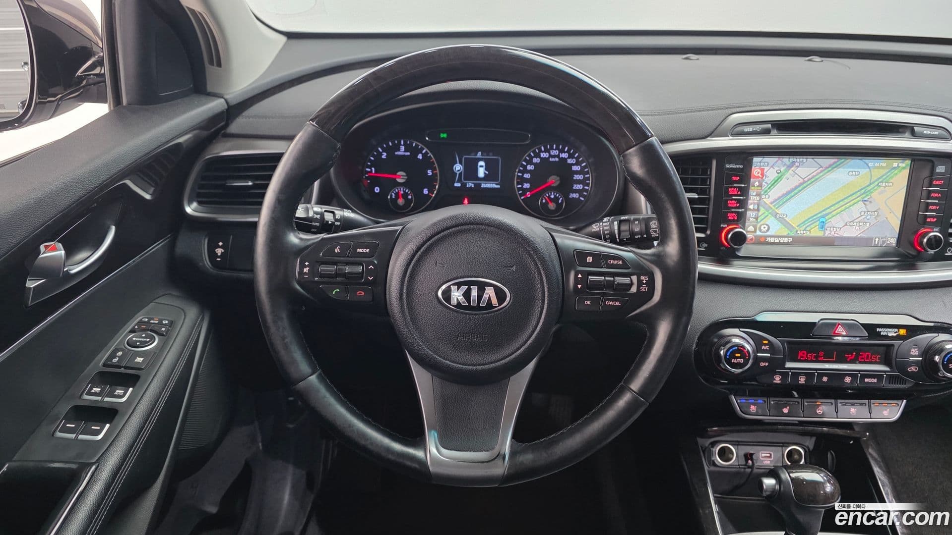 Main__Slider__Photo:Sorento Kia 2016.1-12