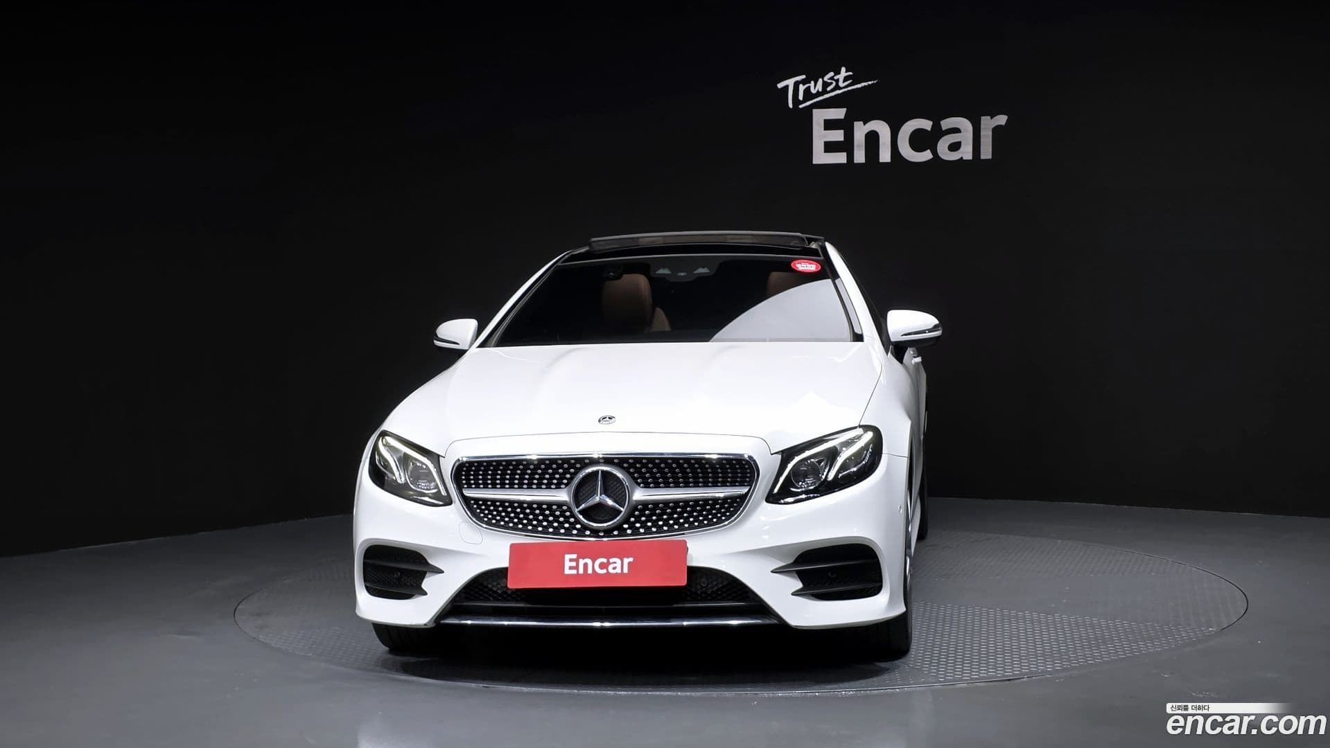 Main__Slider__Photo:E-Class Mercedes-Benz 2018.2-2
