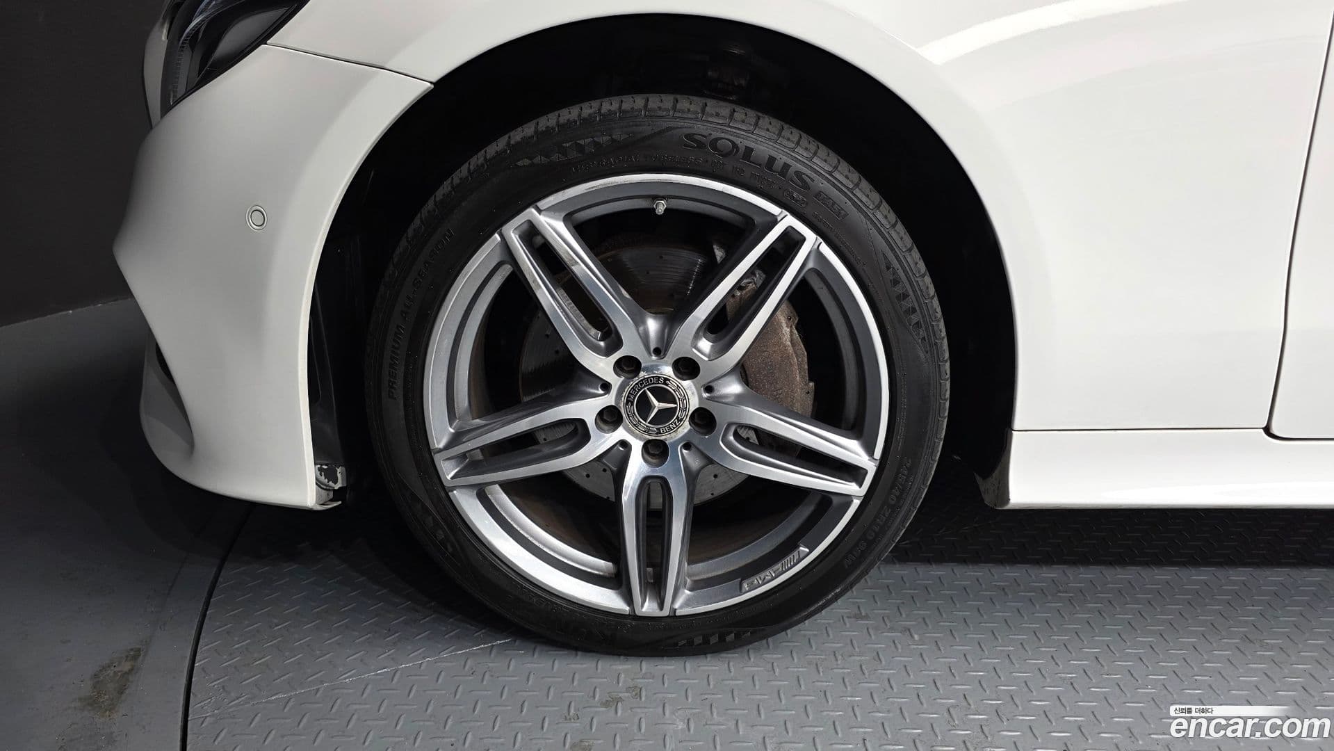 Main__Slider__Photo:E-Class Mercedes-Benz 2018.2-4