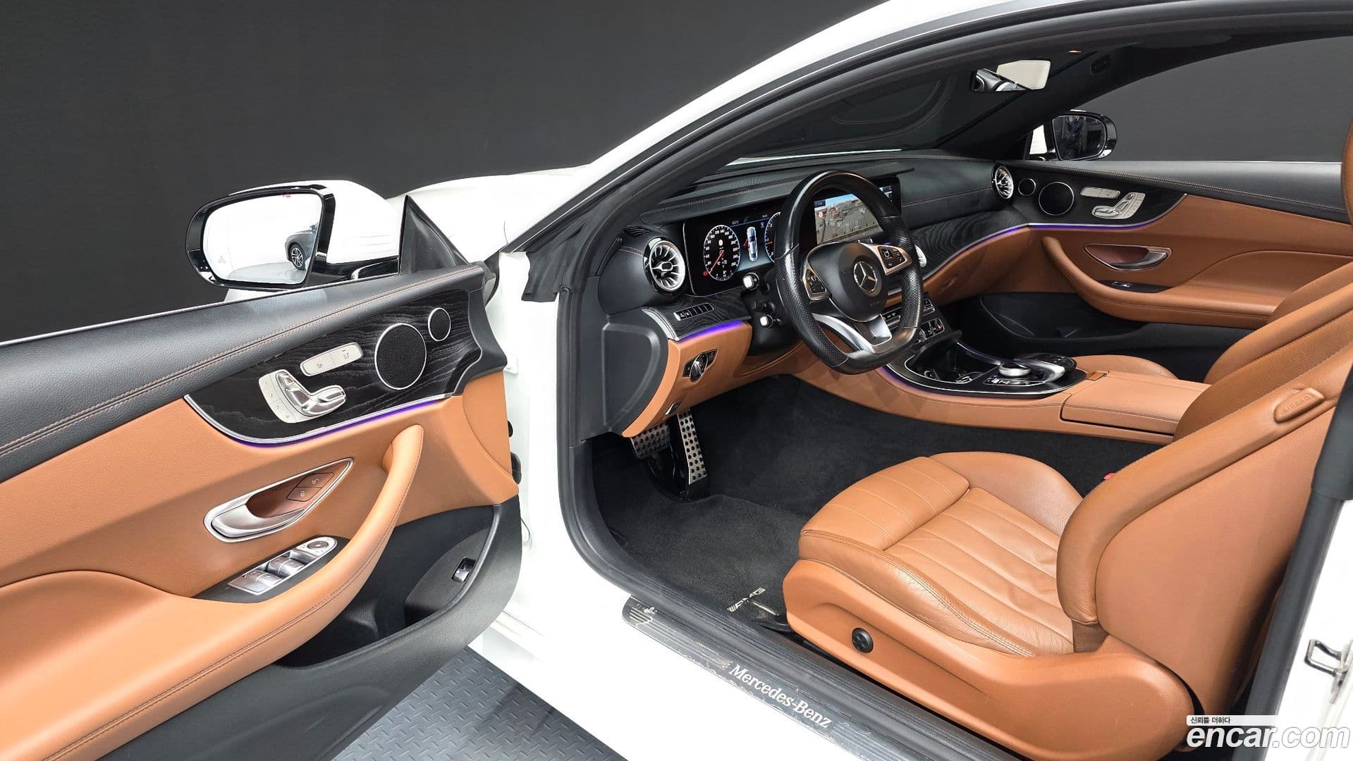 Main__Slider__Photo:E-Class Mercedes-Benz 2018.2-10