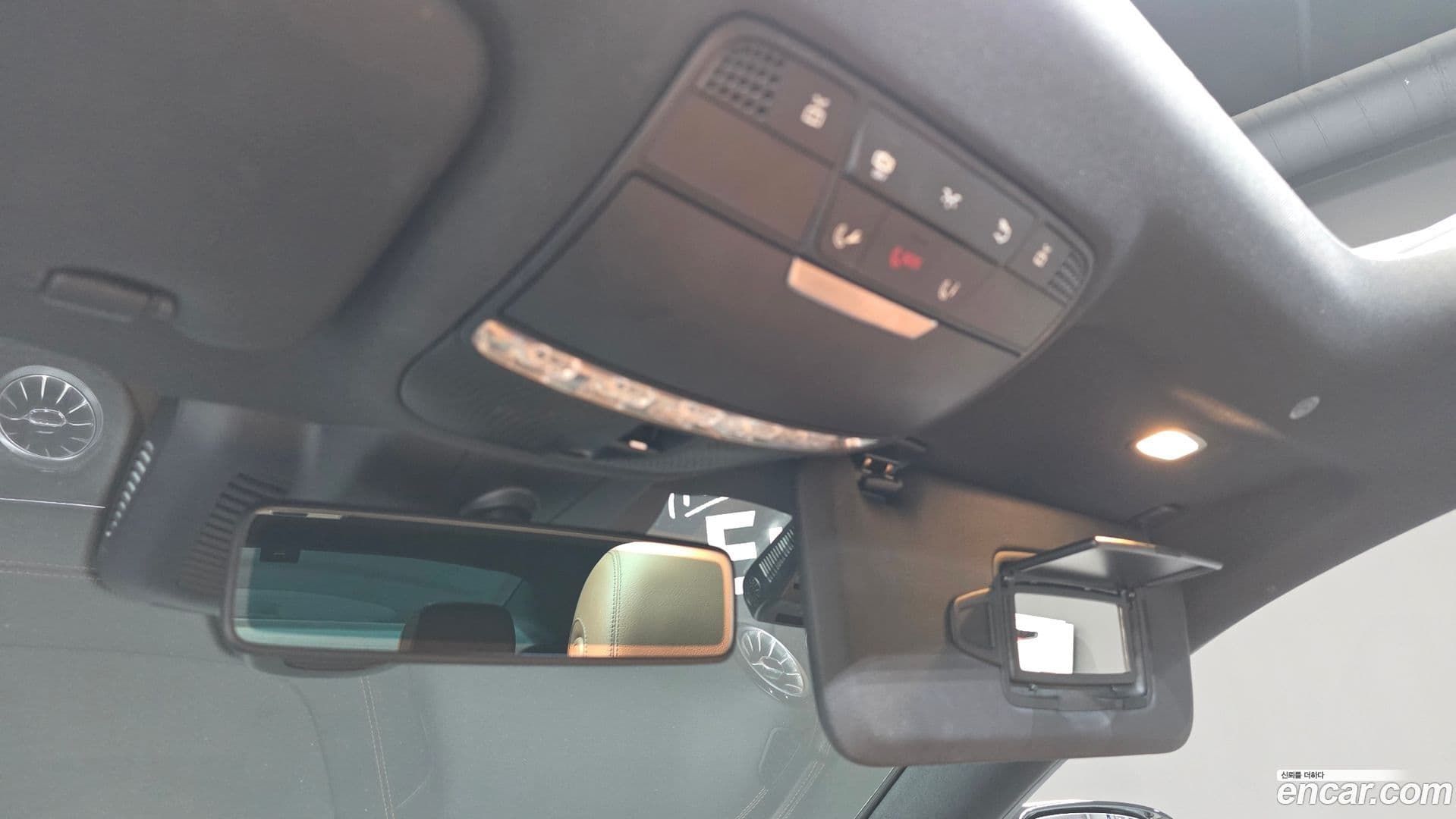 Main__Slider__Photo:E-Class Mercedes-Benz 2018.2-18