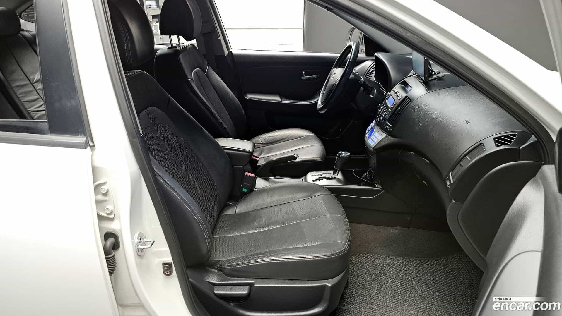 AVANTE Hyundai 2010.6-INNER-010