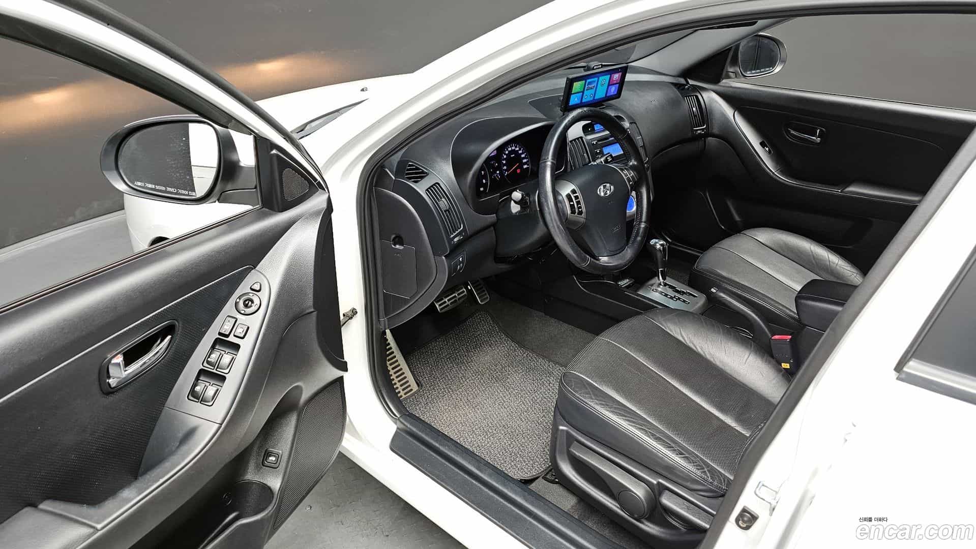 AVANTE Hyundai 2010.6-OPTION-016