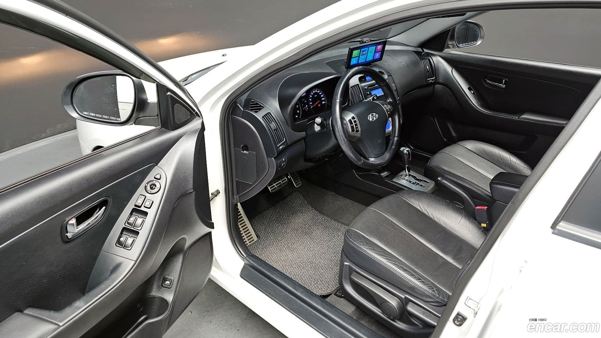 Main__Slider__Photo:AVANTE Hyundai 2010.6-11