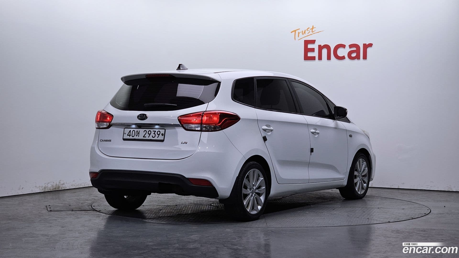 Main__Slider__Photo:Carens Kia 2014.6-1