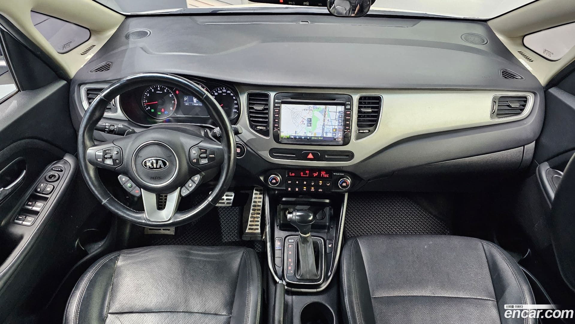 Main__Slider__Photo:Carens Kia 2014.6-6