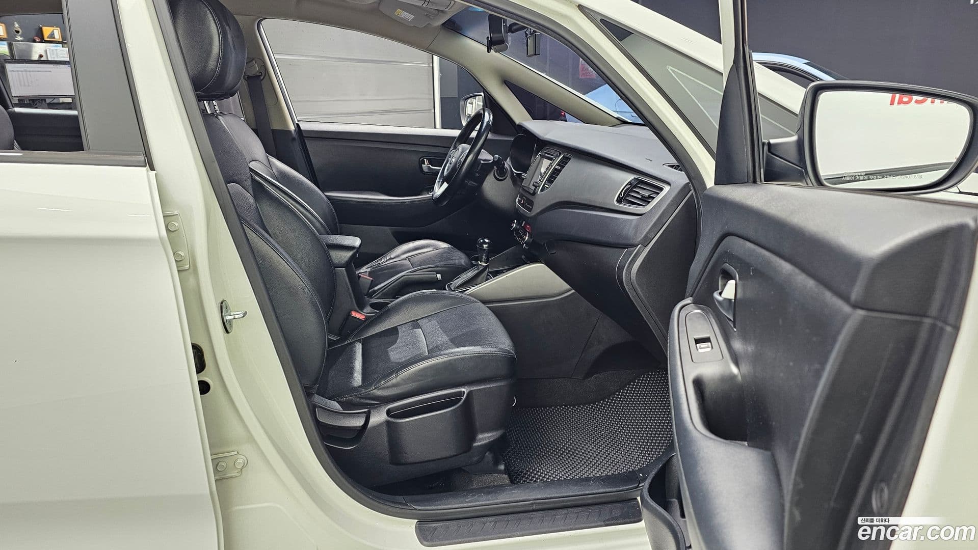 Main__Slider__Photo:Carens Kia 2014.6-10