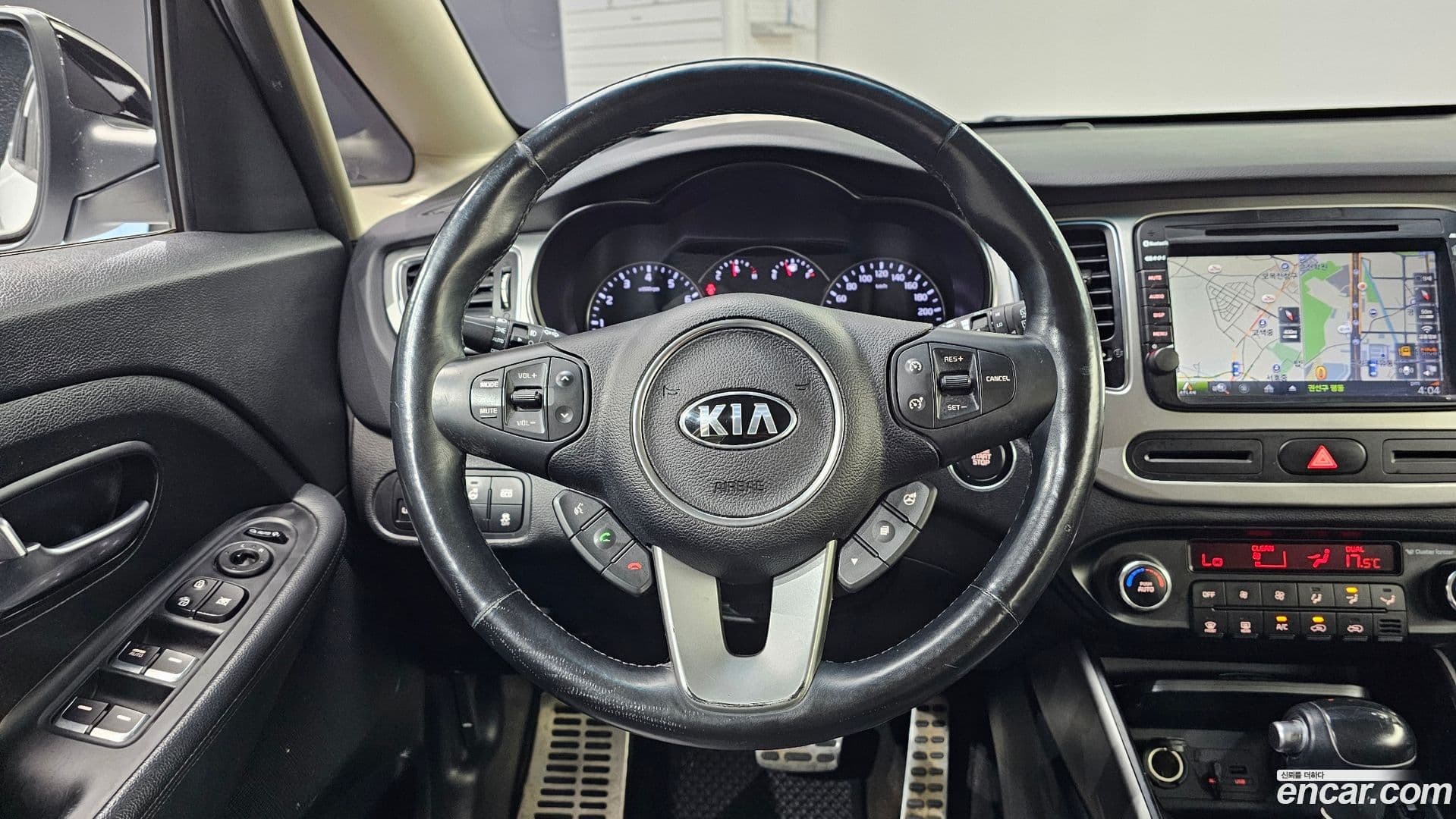 Main__Slider__Photo:Carens Kia 2014.6-12