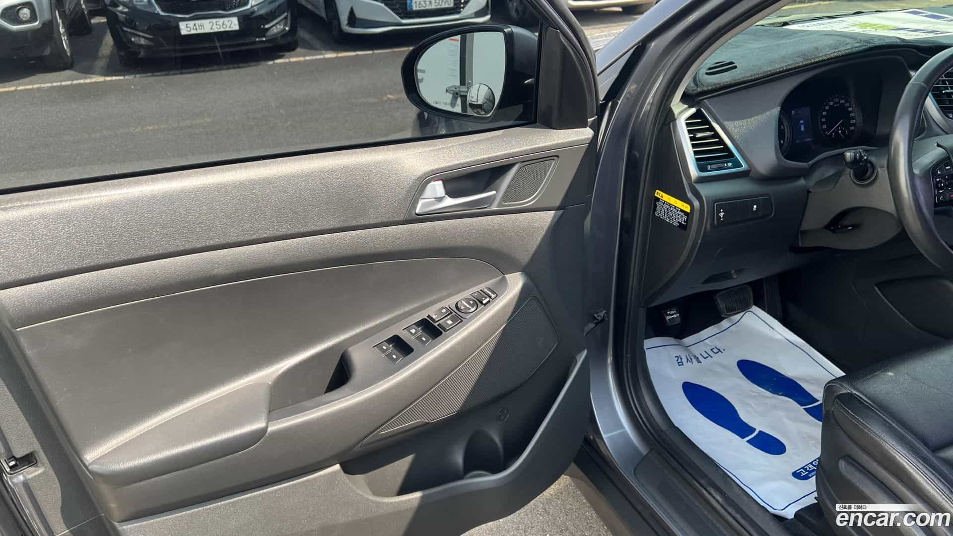 Tucson Hyundai 2016.2-INNER-008