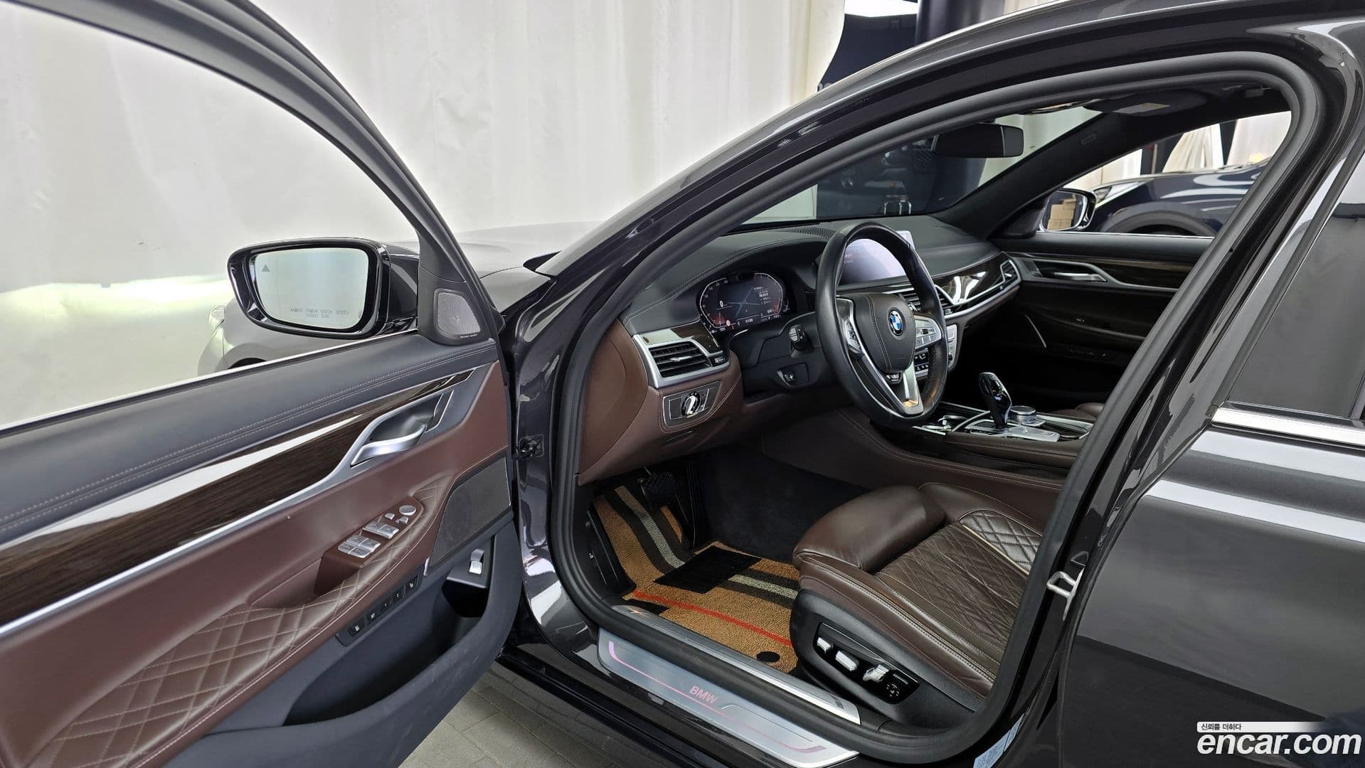 Main__Slider__Photo:7-Series BMW 2020.5-9