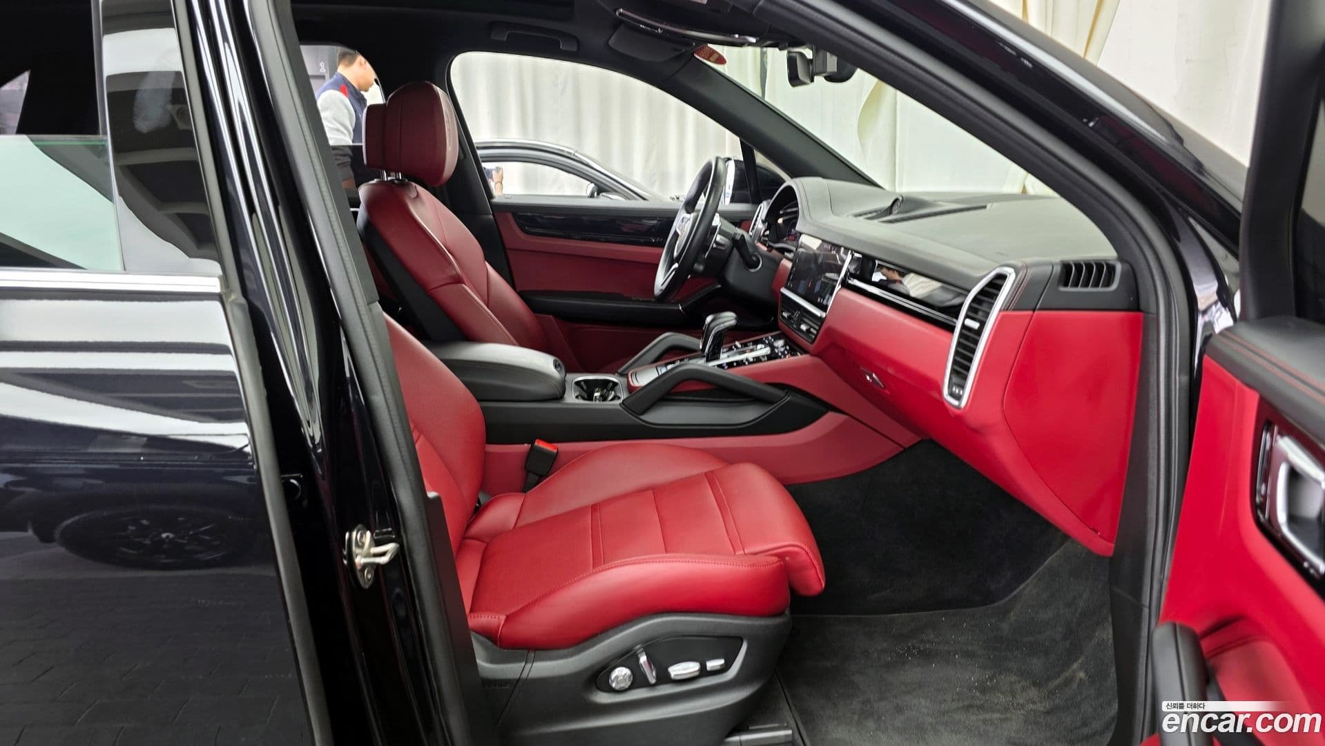 Main__Slider__Photo:Cayenne Porsche 2021.1-10