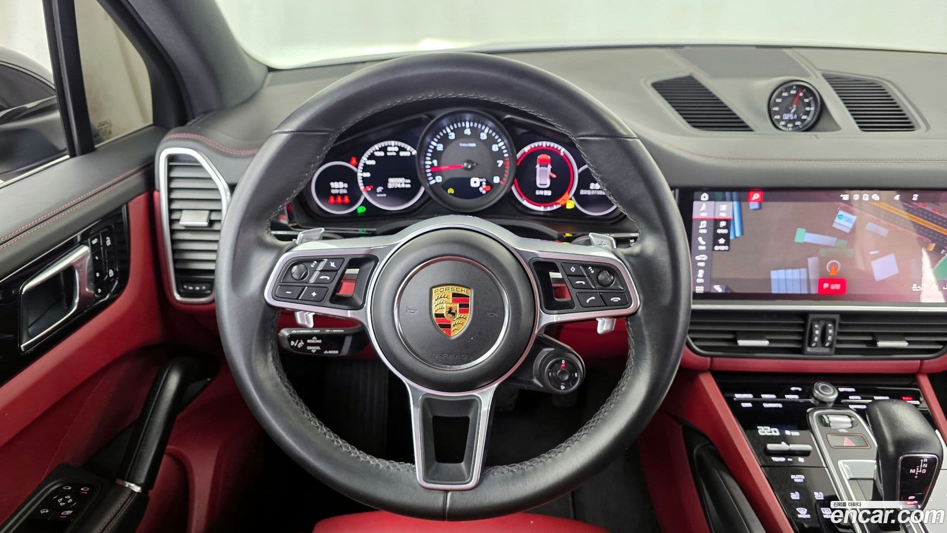 Main__Slider__Photo:Cayenne Porsche 2021.1-12