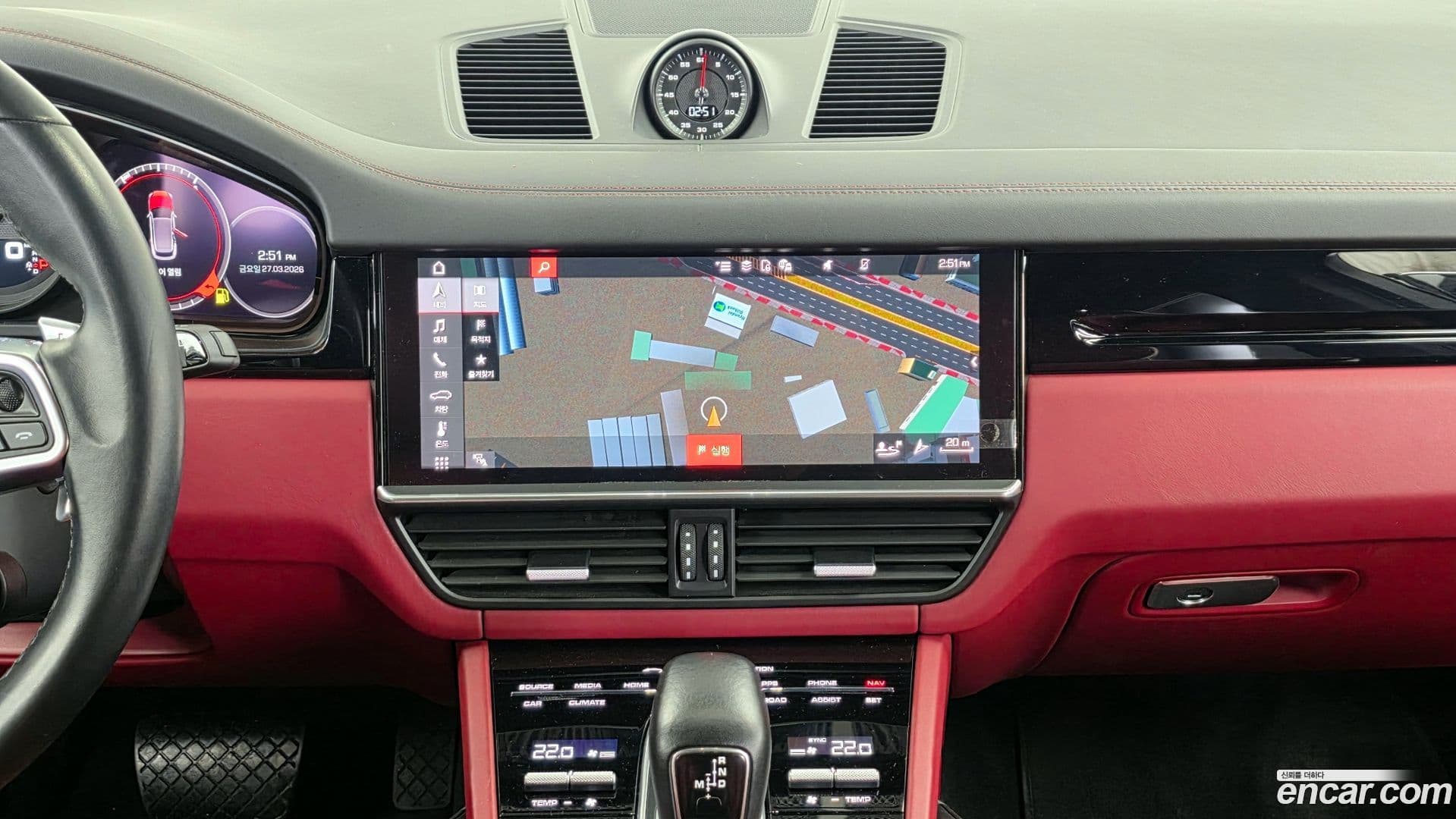 Main__Slider__Photo:Cayenne Porsche 2021.1-13