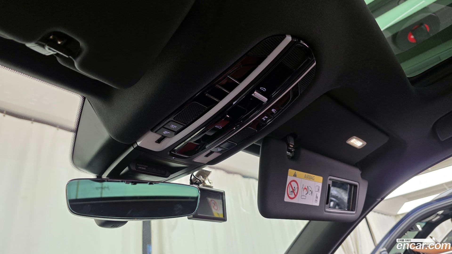 Main__Slider__Photo:Cayenne Porsche 2021.1-16