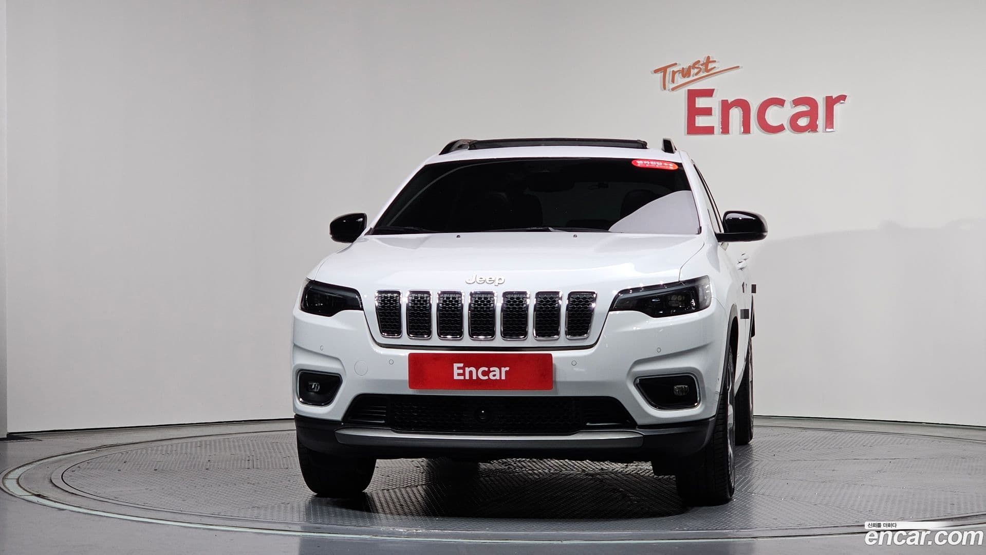 Main__Slider__Photo:Cherokee Jeep 2022.11-2