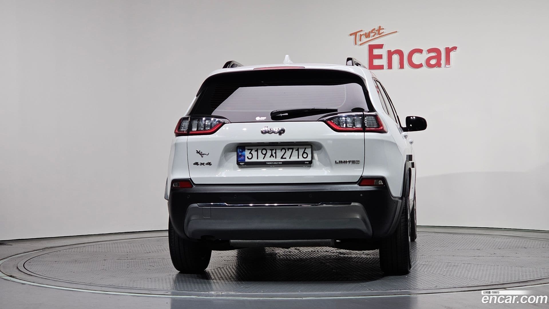 Main__Slider__Photo:Cherokee Jeep 2022.11-3