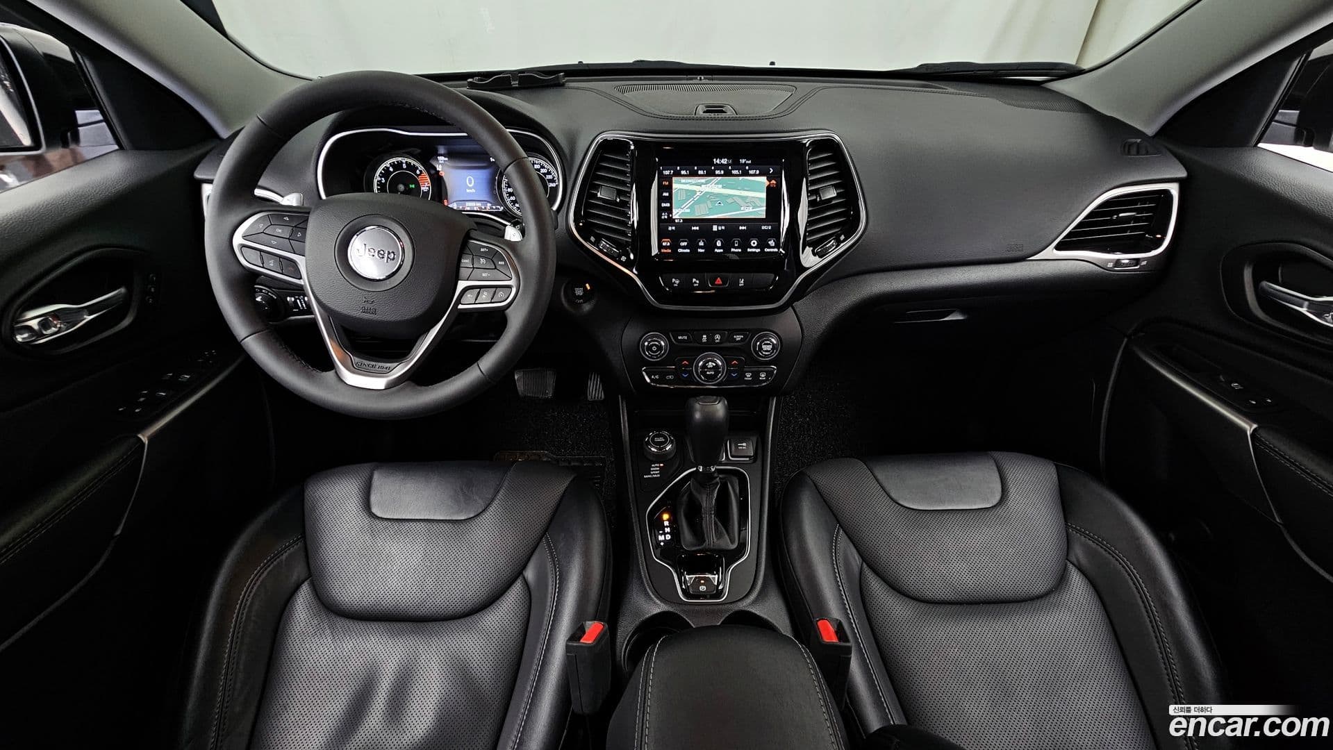 Main__Slider__Photo:Cherokee Jeep 2022.11-6