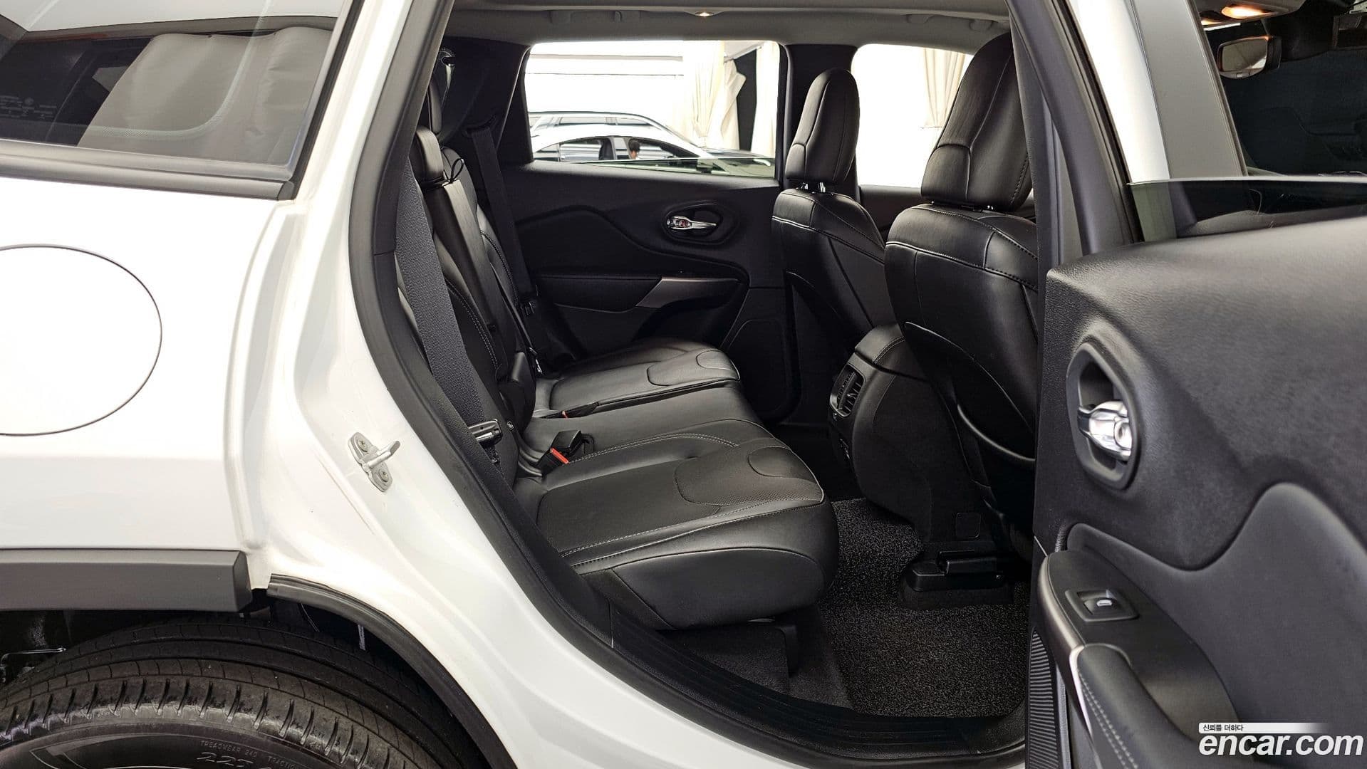 Main__Slider__Photo:Cherokee Jeep 2022.11-12