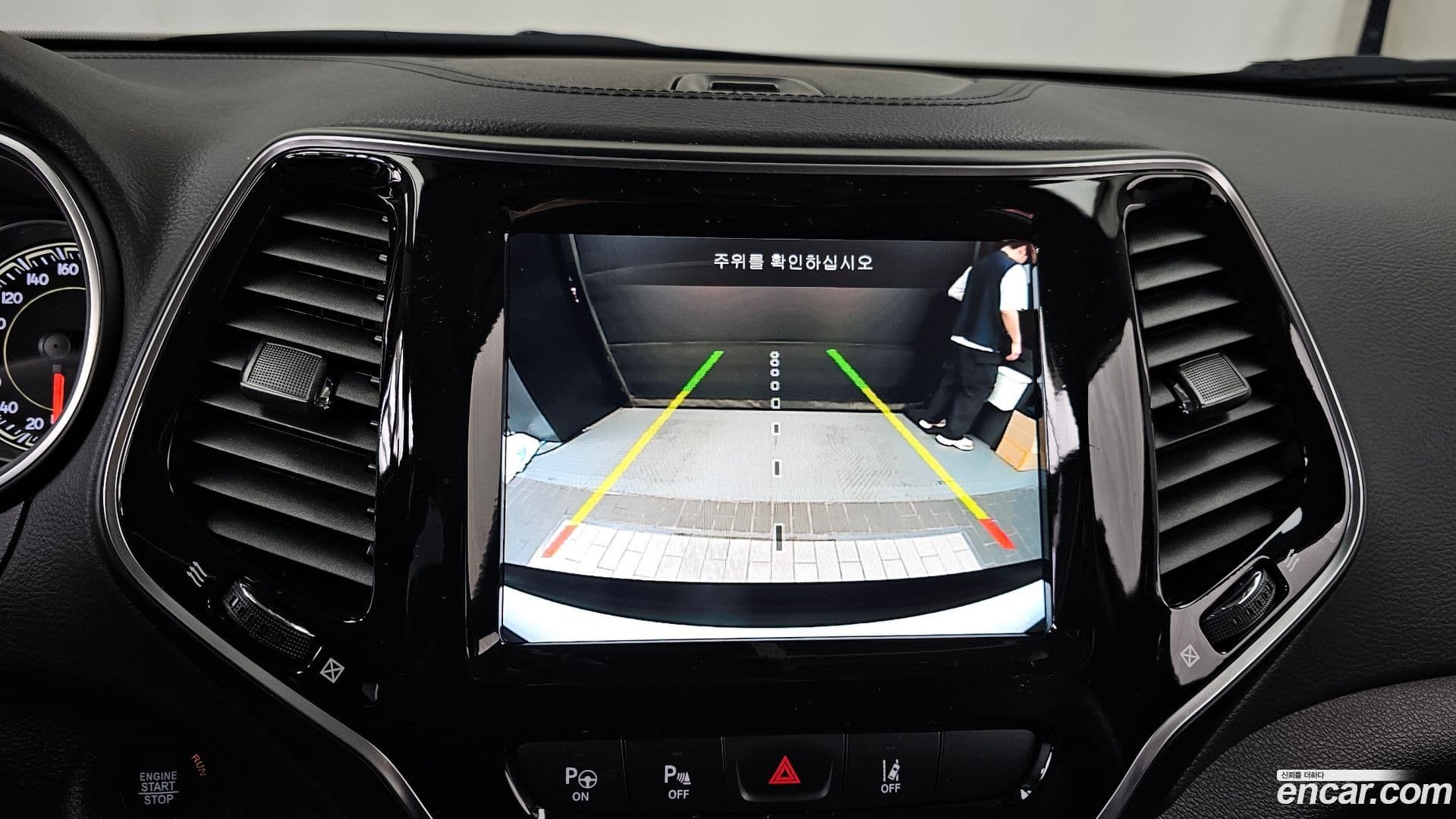 Main__Slider__Photo:Cherokee Jeep 2022.11-16