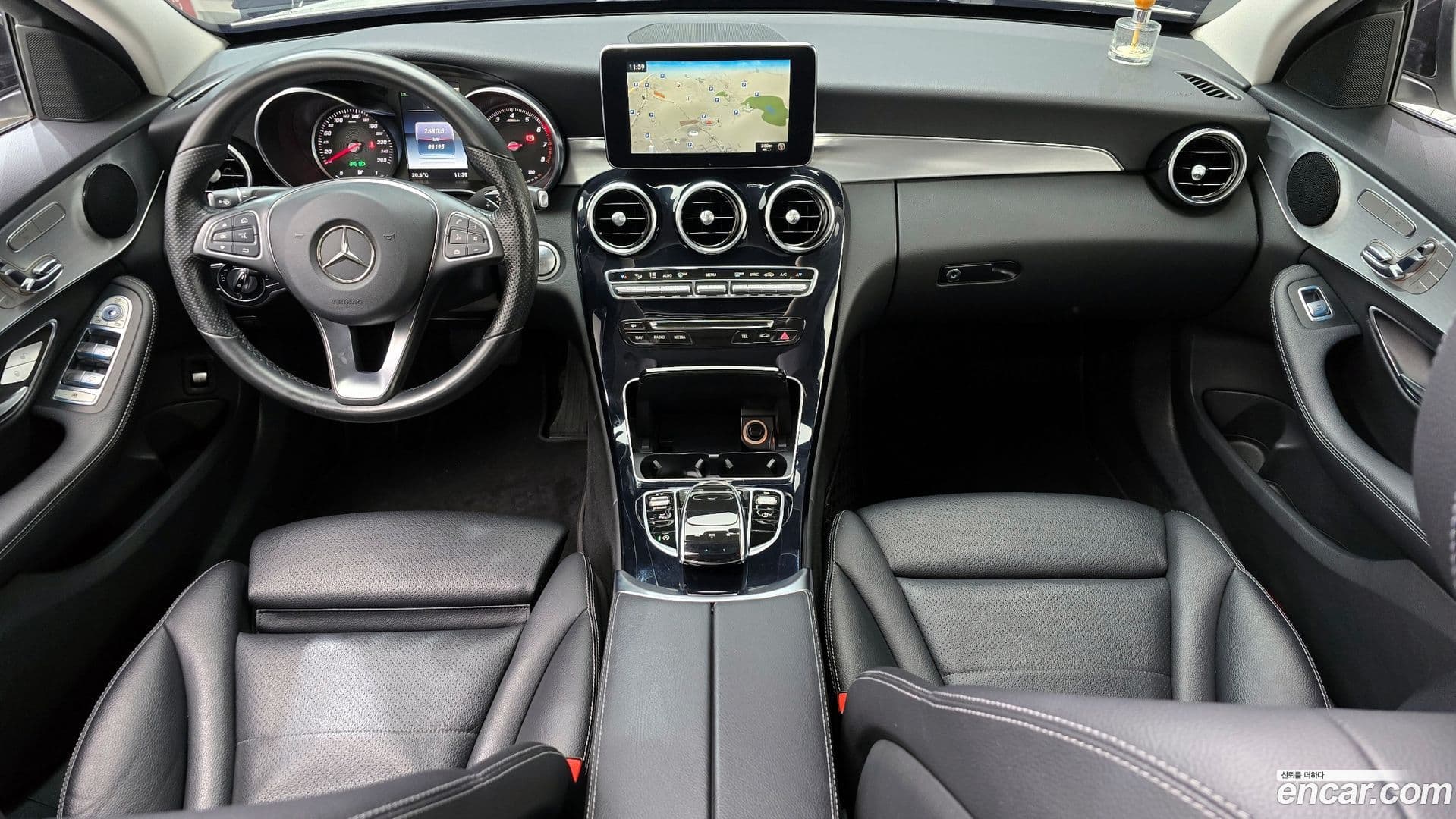 Main__Slider__Photo:C-Class Mercedes-Benz 2016.8-6