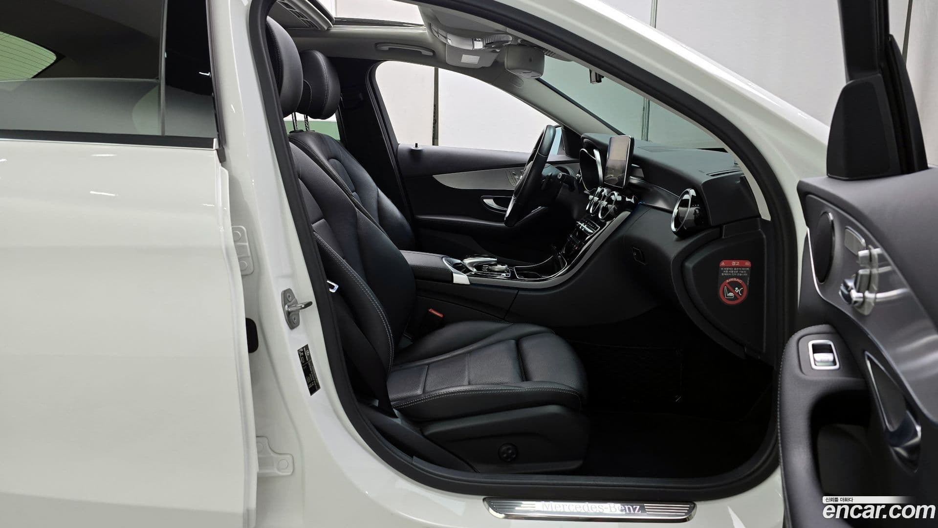 Main__Slider__Photo:C-Class Mercedes-Benz 2016.8-9