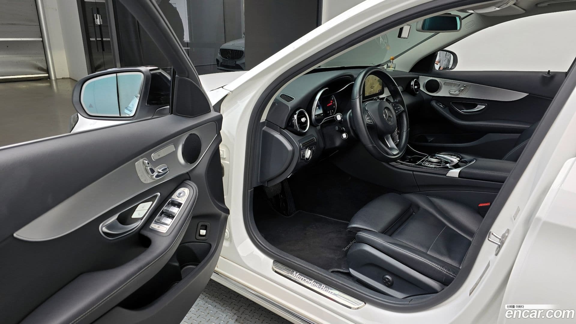 Main__Slider__Photo:C-Class Mercedes-Benz 2016.8-10